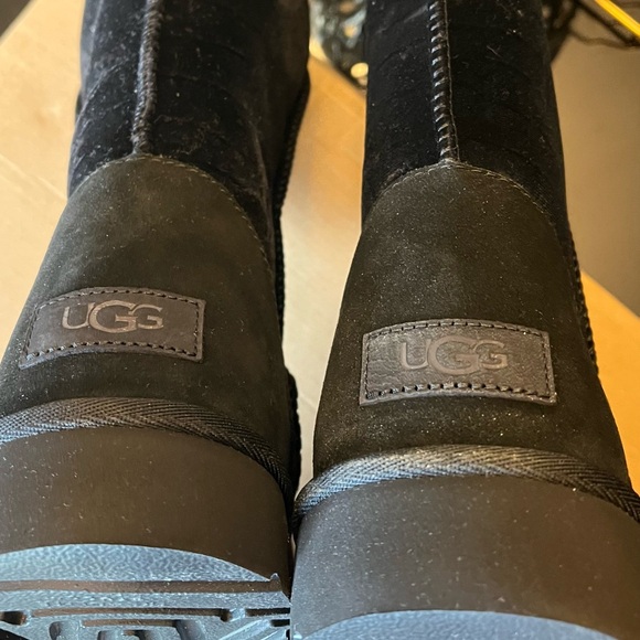 UGG Classic Short II Croc - Picture 4 of 7